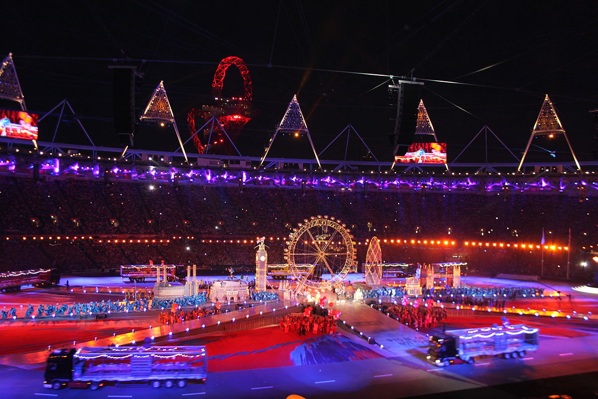 1200px-London_2012_-_Olympic_Closing_Ceremony_145 (1)